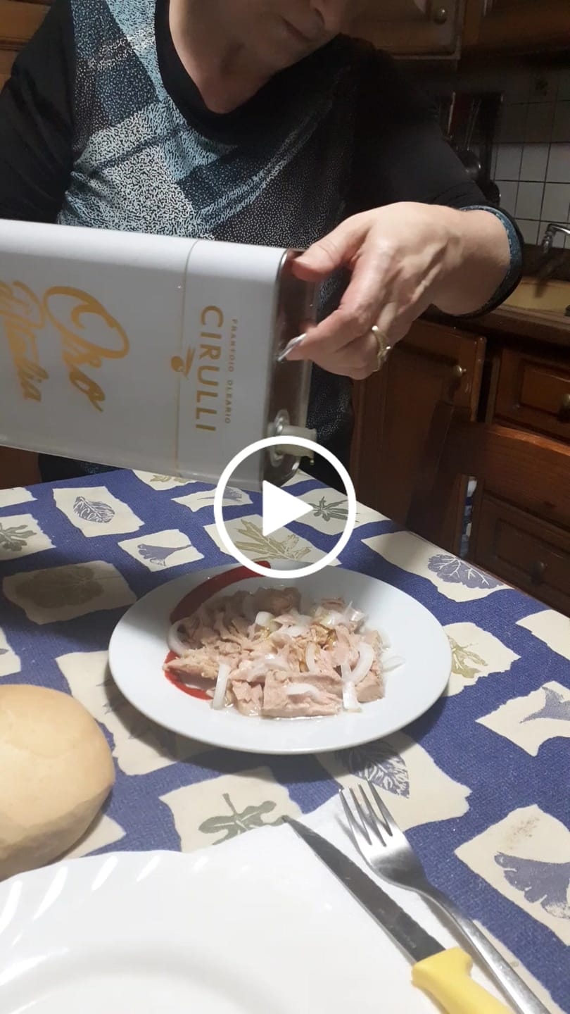 Customer video review of 1 lattina di olio extravergine di oliva • 3 Litri