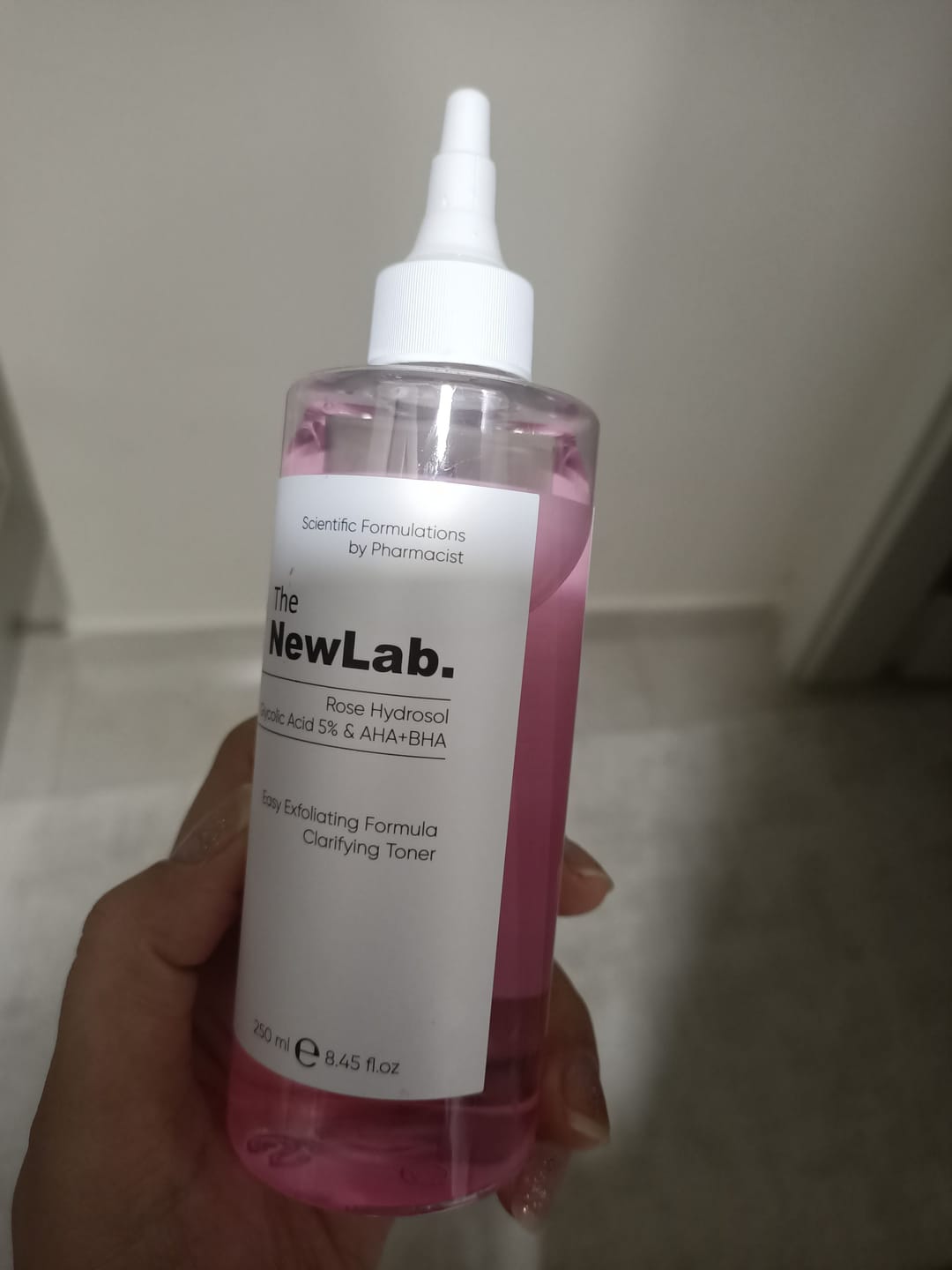 Customer photo review of Revitalisierendes Gesichtswasser Rosenhydrosol Glykolsäure 5% & AHA+BHA