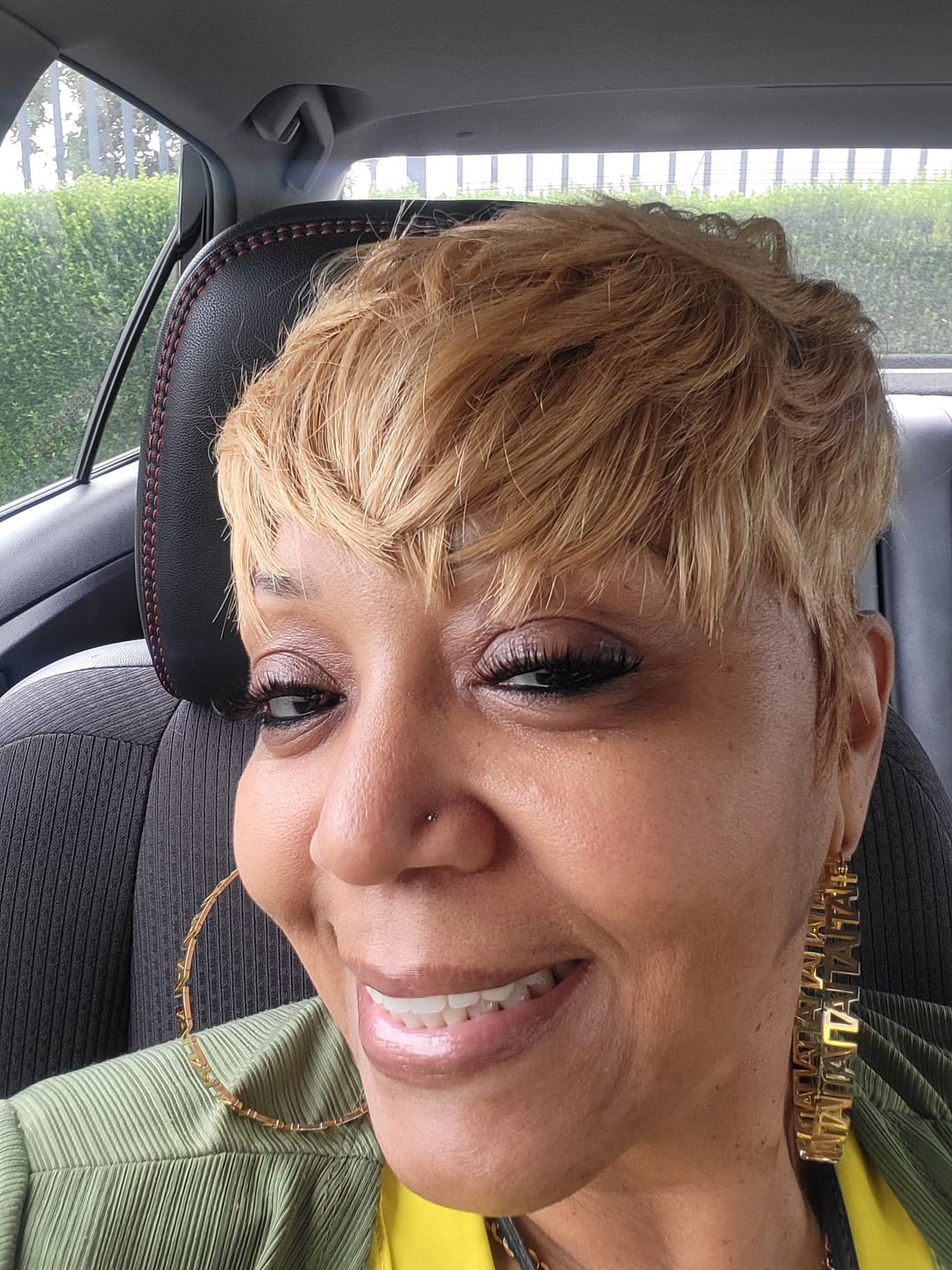 Customer photo review of Outre Velvet 100% Remi Human Hair Weave TARA123 - 27 Pcs (Closure Included)
