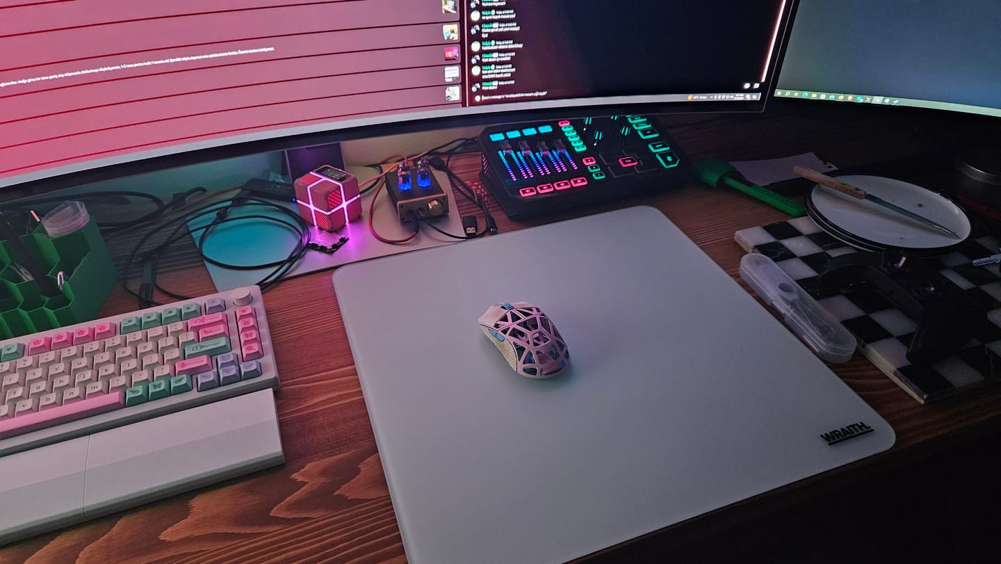 Customer photo review of Wraith Cosmic Glass V2 Cam Mousepad