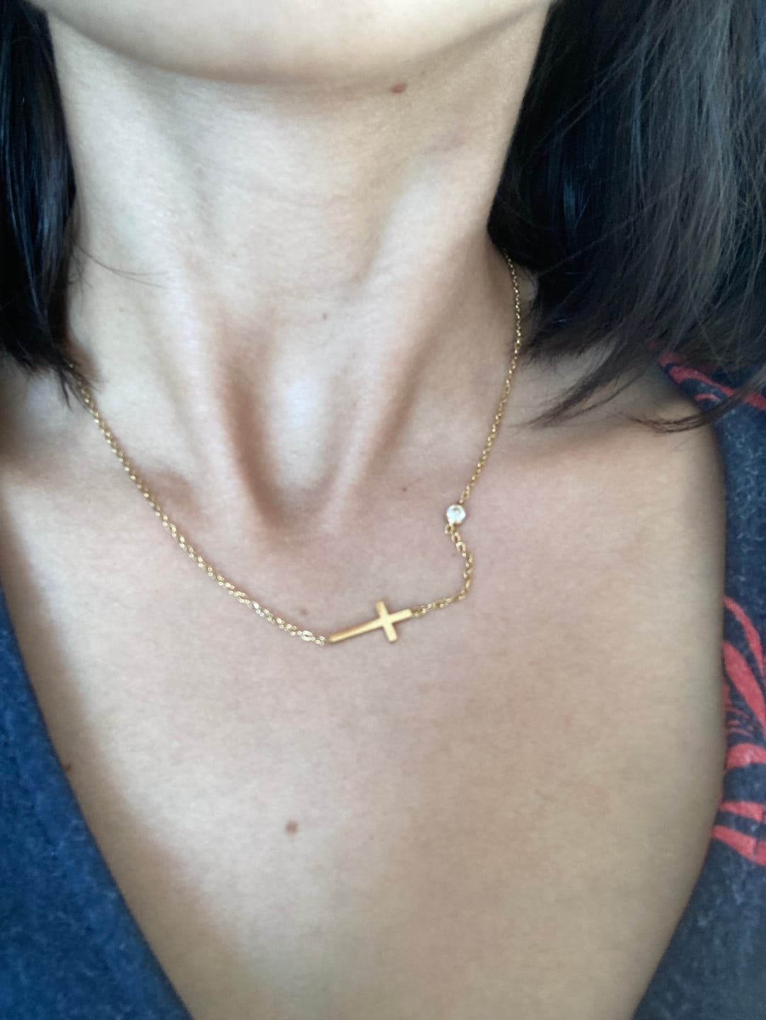 Customer photo review of Collier Croix Horizontal