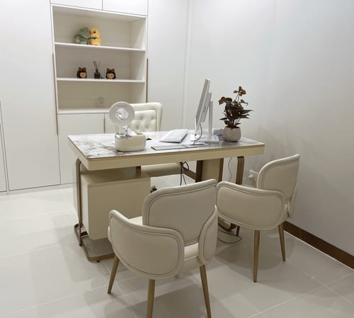 Customer photo review of Modern High-End Office Desk Executive Desk