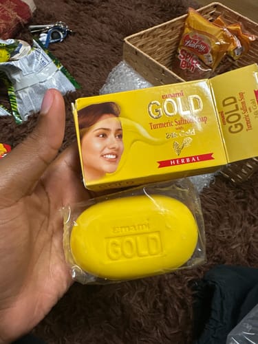 Customer photo review of Emami Gold Turmeric Saffron Soap 100g (2 Pack)