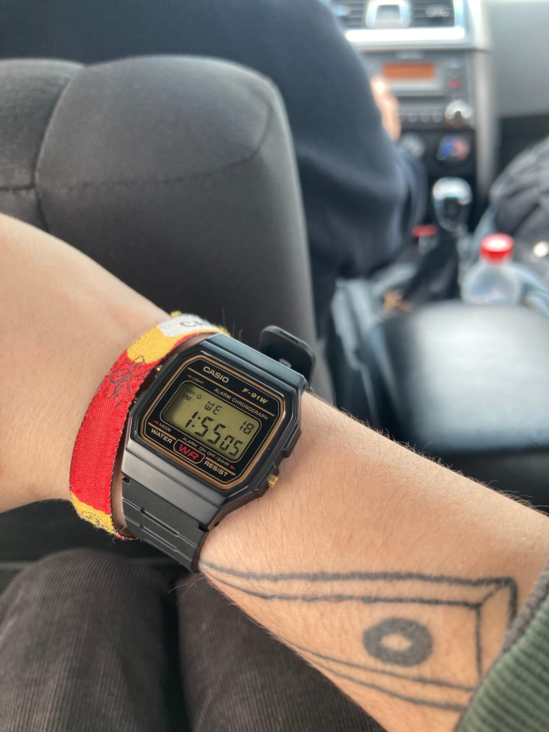 Customer photo review of Reloj Casio Vintage F-91WG-9SDF Clásico Líneas Amarillas