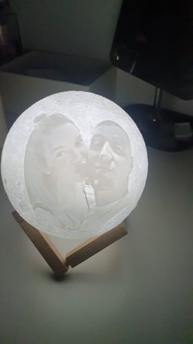 Customer photo review of מנורת ירח בהתאמה אישית