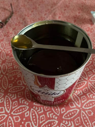 Customer photo review of Attiki Greek Thyme Honey – bold island aroma for yogurt, tea & baking | 1kg Tin