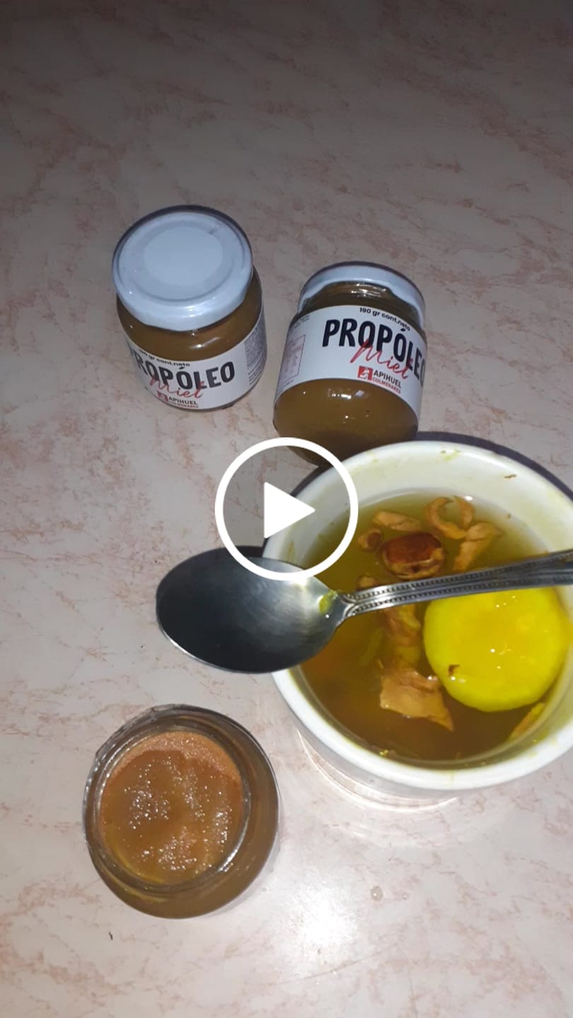 Customer video review of Propóleo Miel Cuchareable receta propia