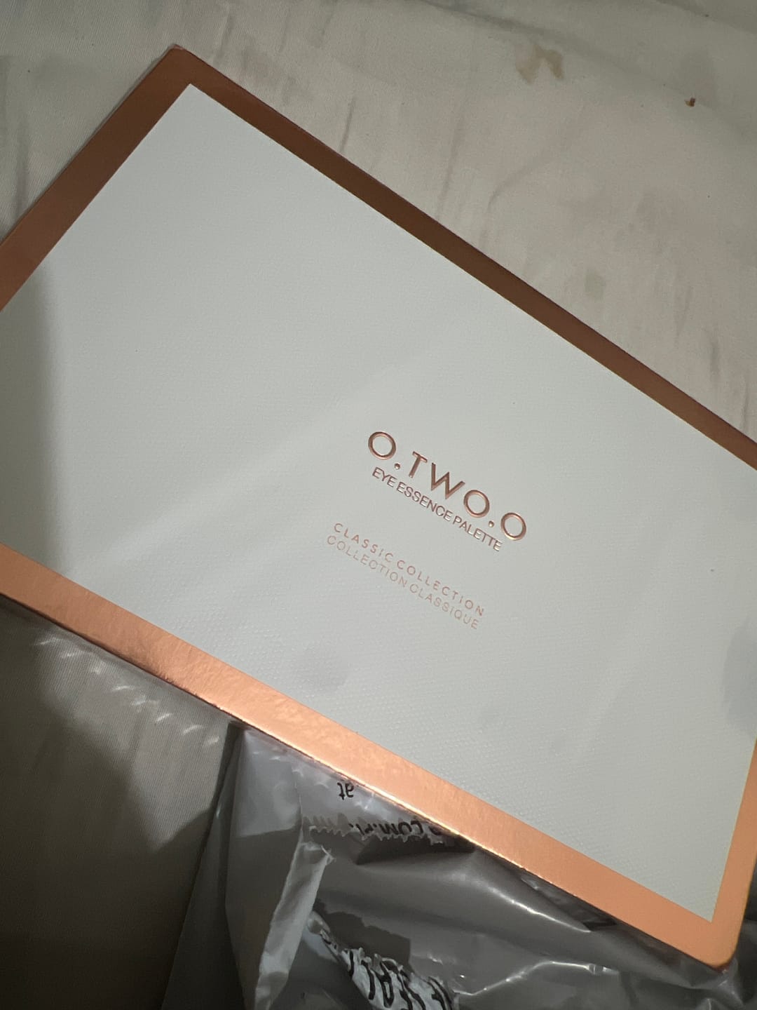 Customer photo review of O.TWO.O EYE ESSENCE PALETTE (28 COLORS EYESHADOW)