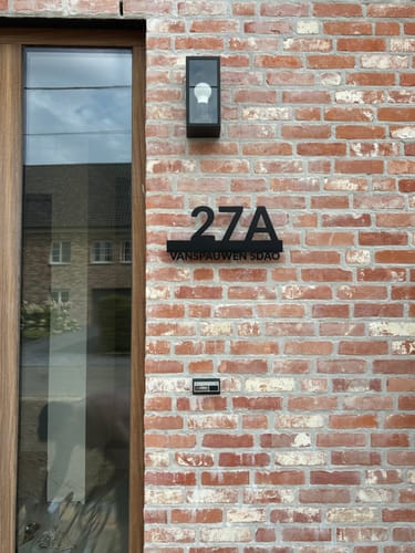 Customer photo review of Numero civico e testo sagomato modello Line 02 Alluminio