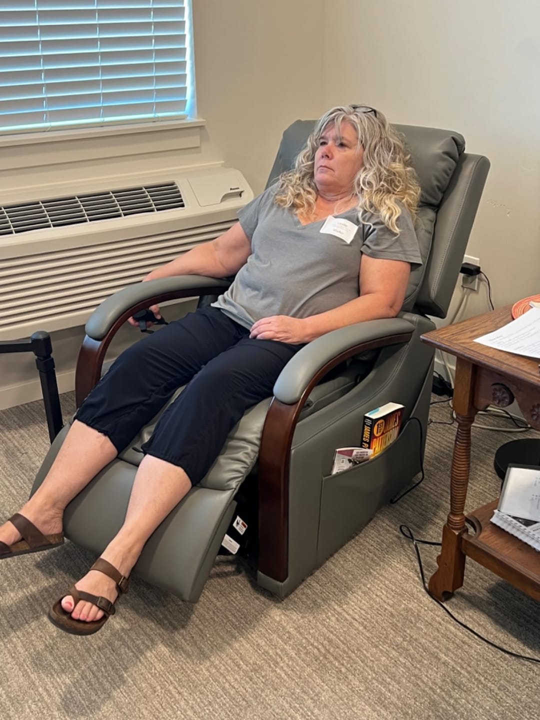 Customer photo review of 9185 Small Power Lift Recliner For Elderly(Faux Leather Blue)