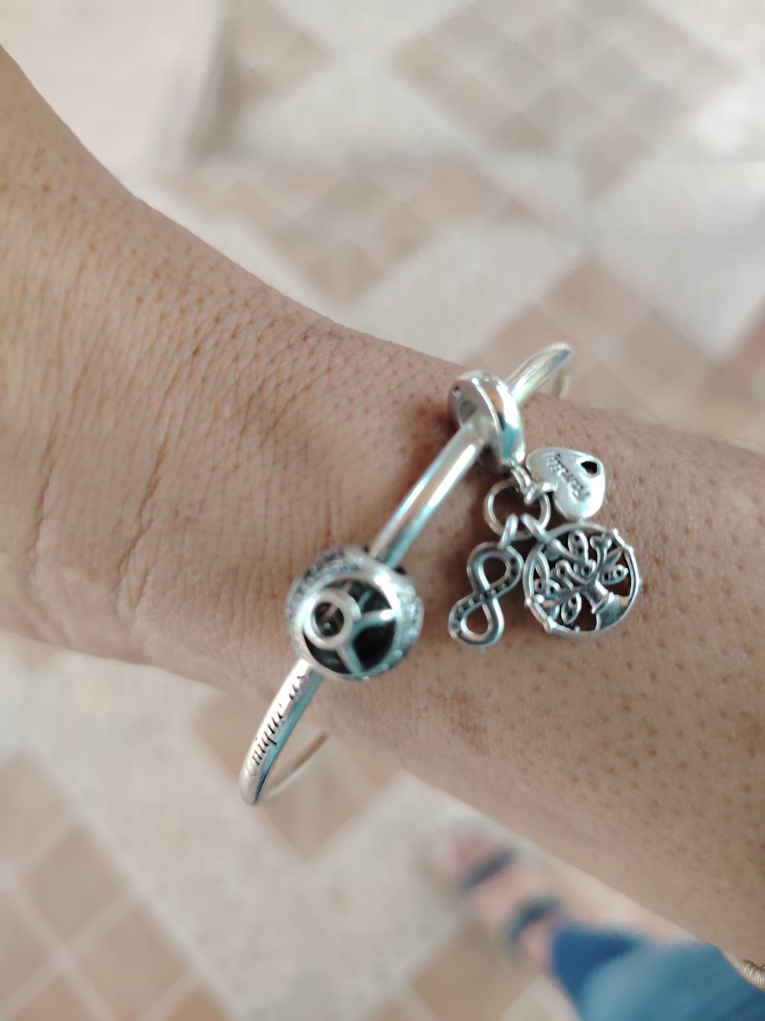 Customer photo review of Charm Horoscopo Diamantado
