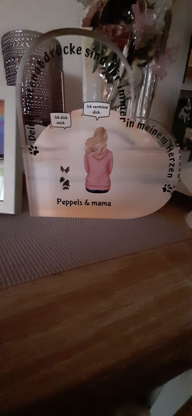 Customer photo review of Pfotenabdrücke im Herzen - Individuelles Glasherz