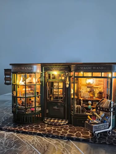 Customer photo review of Magic Wand Miniature Dollhouse Kit