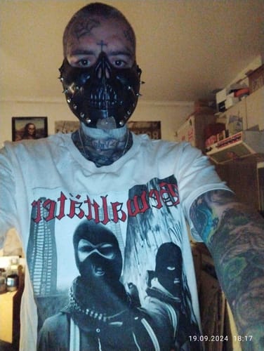 Customer photo review of Gewalttäter Sport Premium T-Shirt