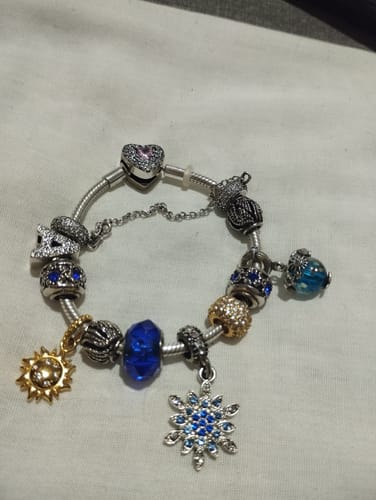 Customer photo review of Pulsera Corazon Diamantes