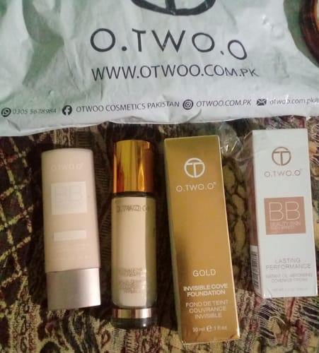 Customer photo review of O.TWO.O INVISIBLE COVER FOUNDATION