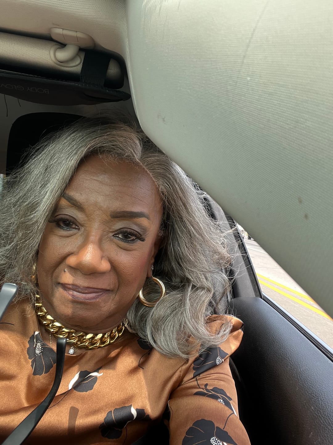 Customer photo review of Luvwin 5x5 Salt & Pepper Body Wave Glueless Bob Wig 100% Human Hair