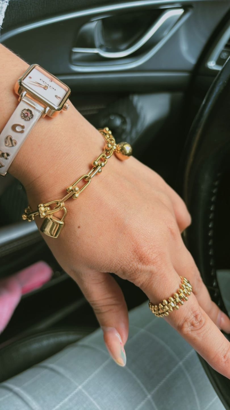 Customer photo review of Pulsera Sabina