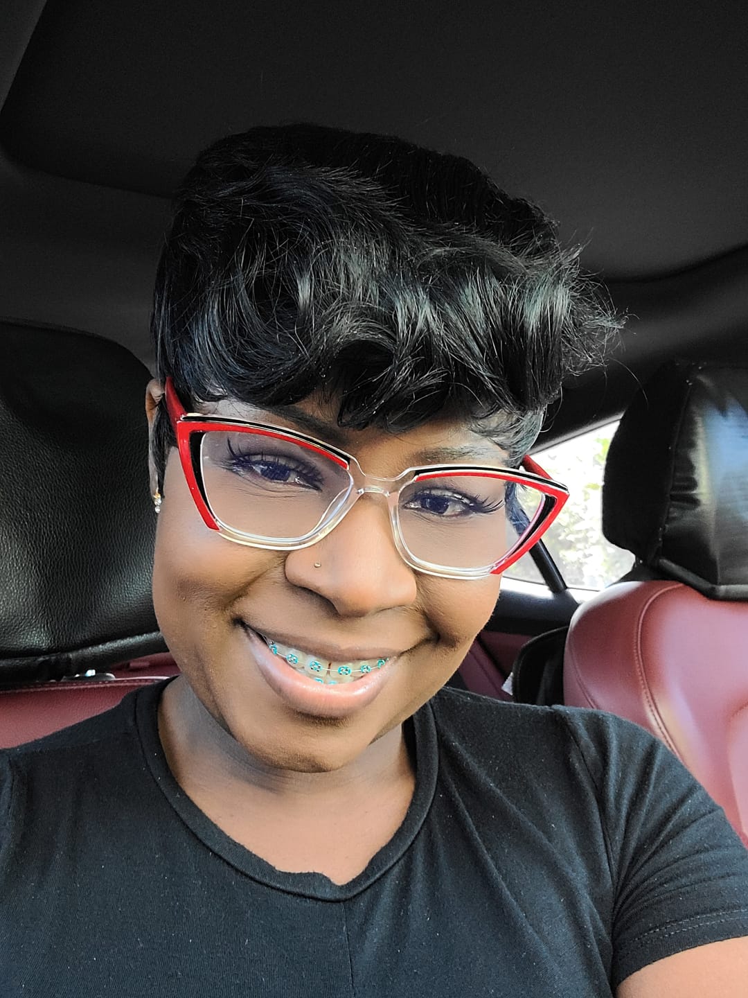 Customer photo review of Sensationnel Synthetic Instant Fashion Wig DARA