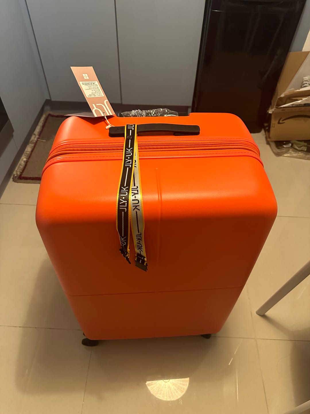 Customer photo review of JLY UK Suitcase - Large Suitcase (77.5cm)
