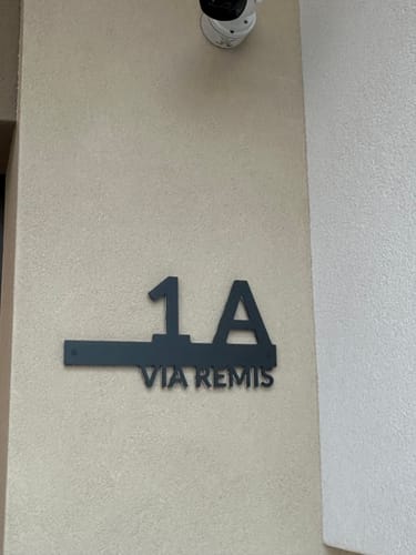 Customer photo review of Numero civico e testo sagomato modello Line 02 Acrilico