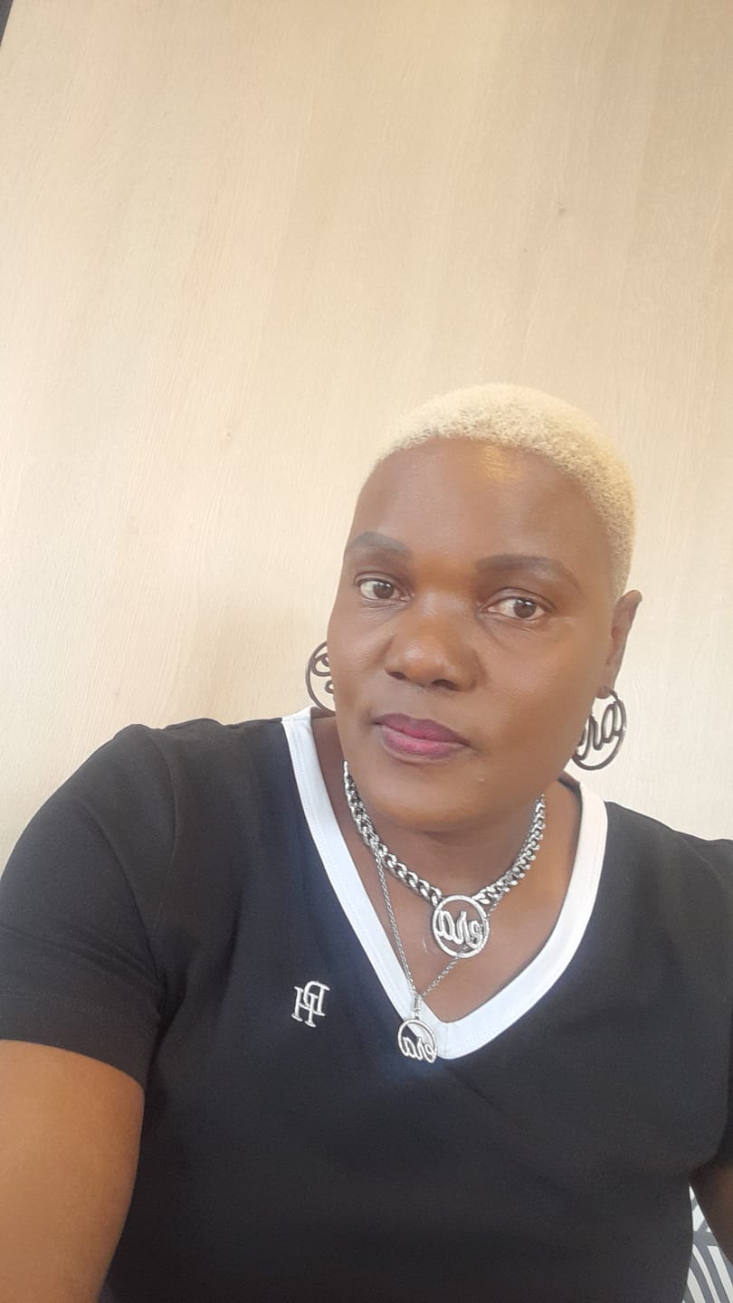 Customer photo review of Era Luxe Silver Choker