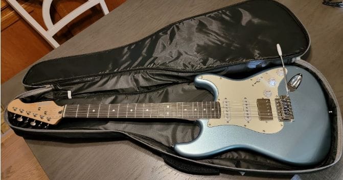 Customer photo review of Donner DST-152 Guitare électrique set débutant ST Type