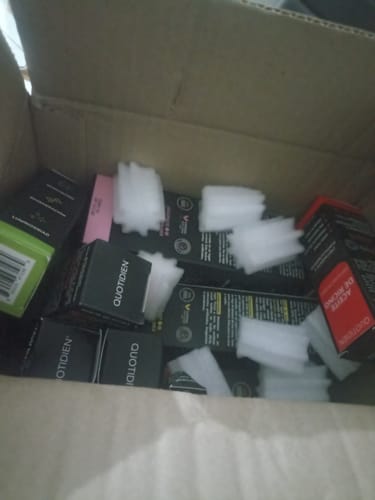 Customer photo review of NUEVO: Kit Piel Deslumbrante (47% OFF) - Limpiador + Tónico + Serum Vitamina C + Serum Niacinamida + Serum Ácido Glicólico + Serum Ácido Hialurónico + Contorno de Ojos