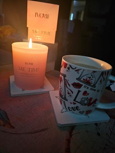 Kundeanmeldelse med bilde av Me-Time Raspberry Scented Soy Wax Candle