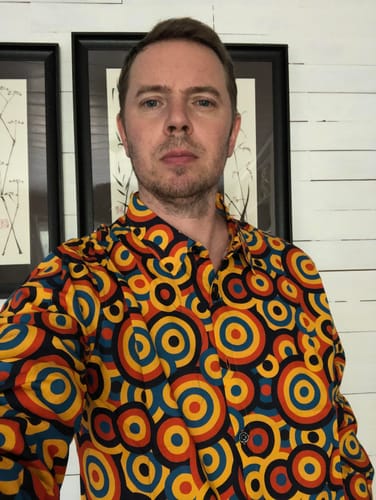 Customer photo review of Chemise à manches longues à boutons rétro orange des années 70 pour homme, motif géométrique vintage