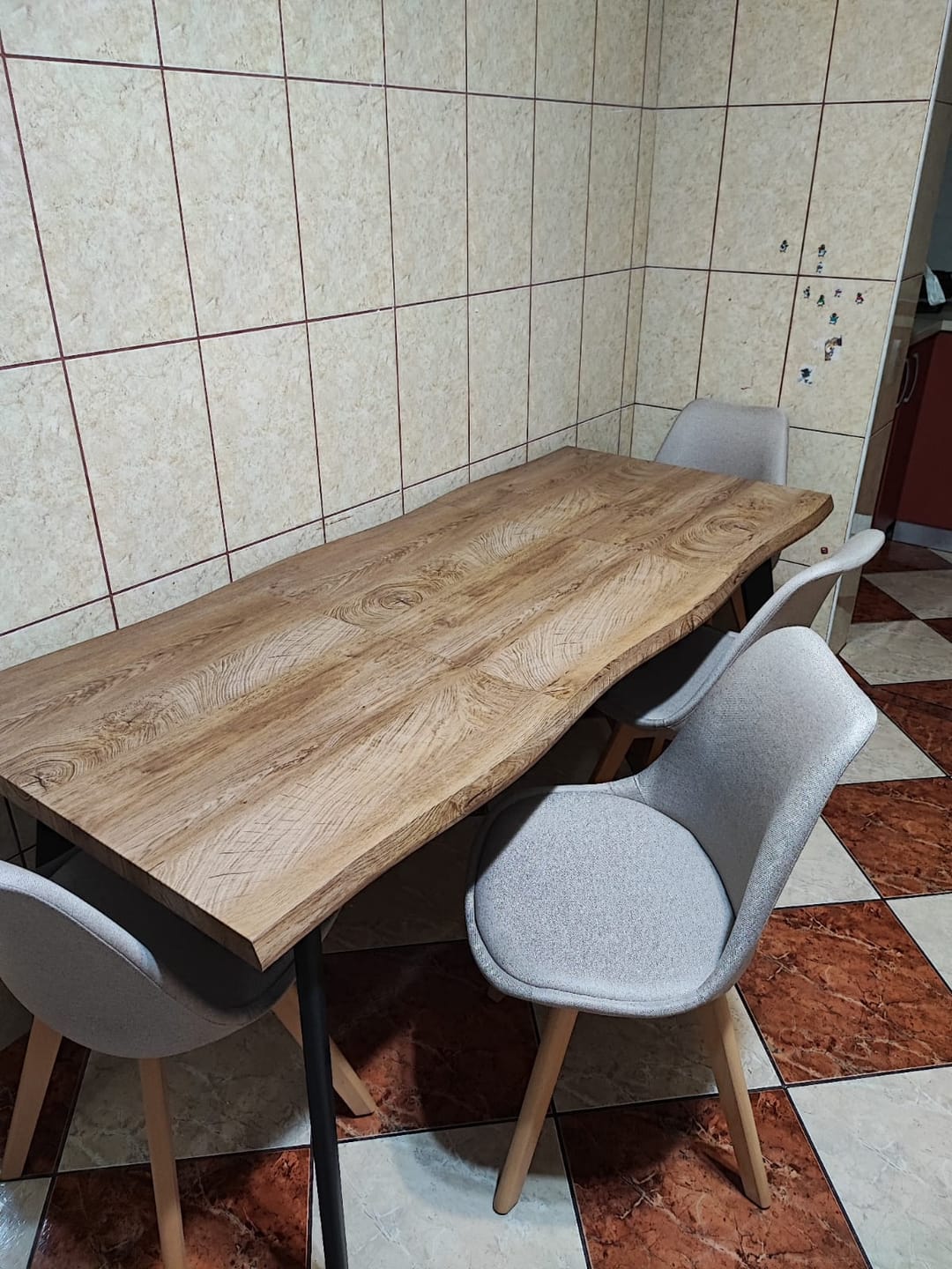 Customer photo review of Scaun tapitat K303, bej/stejar, stofa clasica/lemn, 48X54X83 CM
