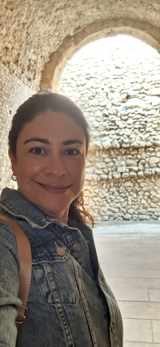 Customer photo review of Layla Gold Twist Earrings