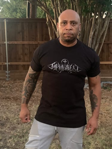 Customer photo review of 'KNEEL OF GRATITUDE' Tee - Black