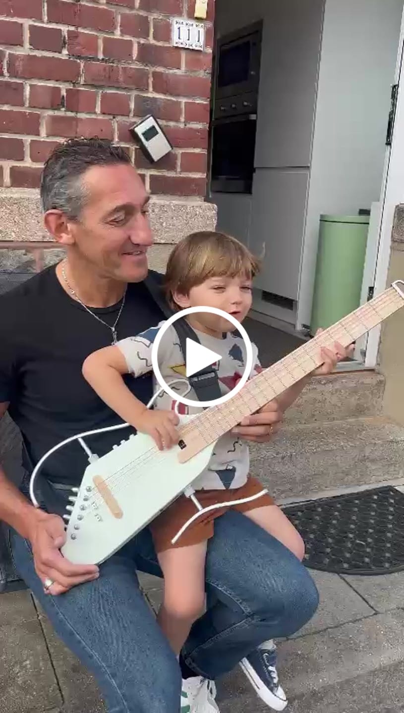 Customer video review of Donner HUSH-I Pro Guitare Modes sonores multiples Guitare de voyage portable