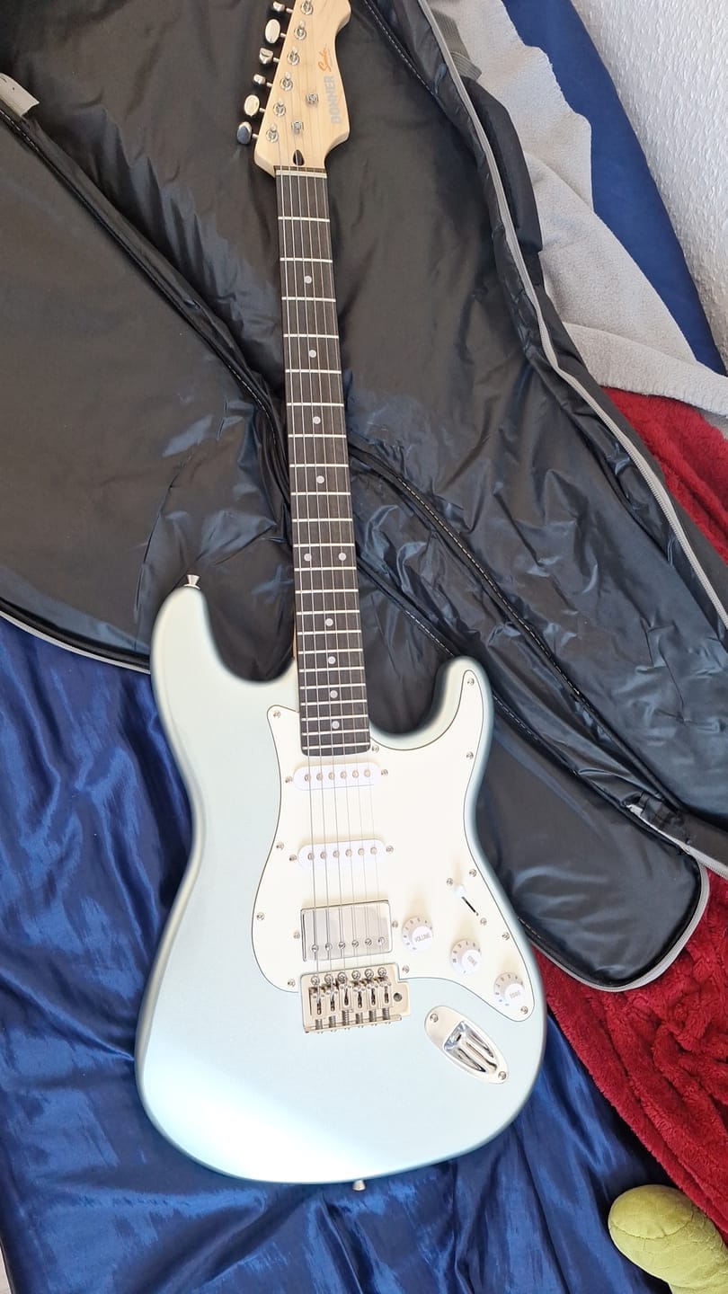 Customer photo review of Donner DST-152 Guitare électrique set débutant ST Type