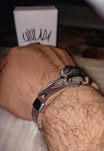 Customer photo review of Pulsera Cuervo - Piel Natural