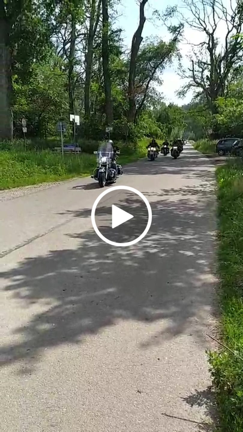 Customer video review of Das beste Mittel gegen Stress hat 2 Räder - Motorrad Herren Premiumshirt mit Back Print