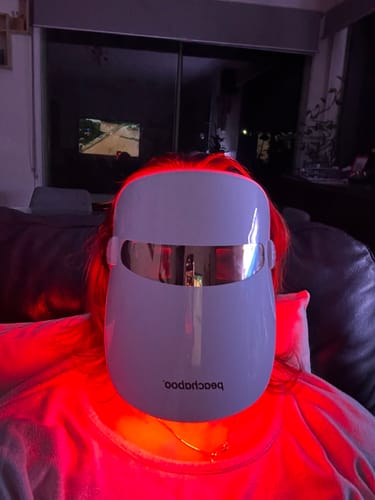 Customer photo review of Peachaboo Glo LED Light Therapy Mask