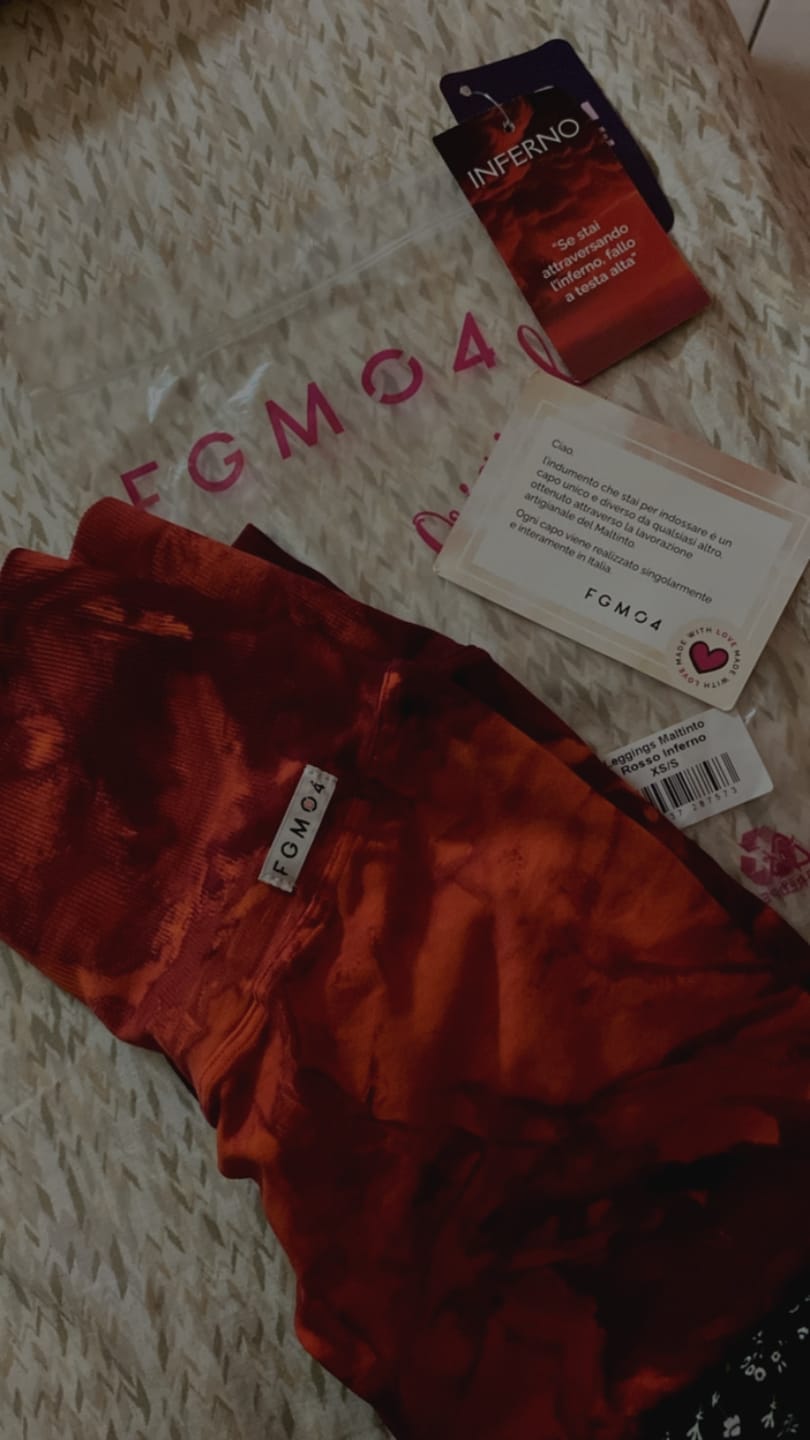 Customer photo review of Leggings Maltinto Rosso Inferno
