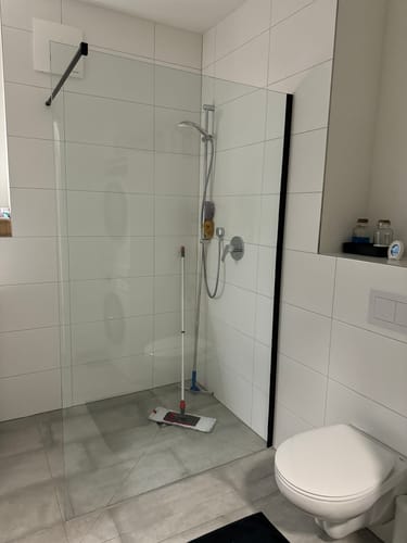 Customer photo review of SONNI Begehbare Dusche Duschabtrennung Duschwand 10mm Schwarz Duschabtrennung Duschkabine Nano ESG 80-140cm