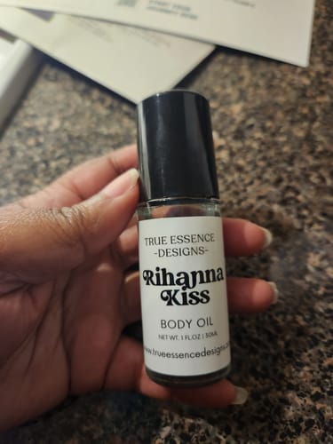 Customer photo review of RIH750 Kiss Body Oil - Women