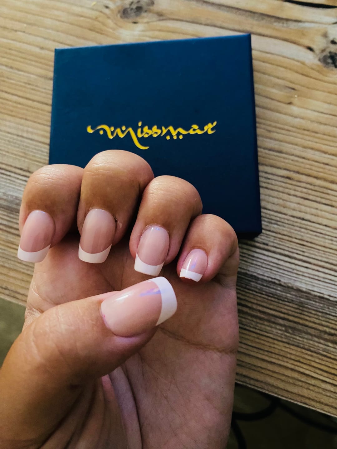 Customer photo review of FAUX ONGLES FRENCH CARRÉ COURTS