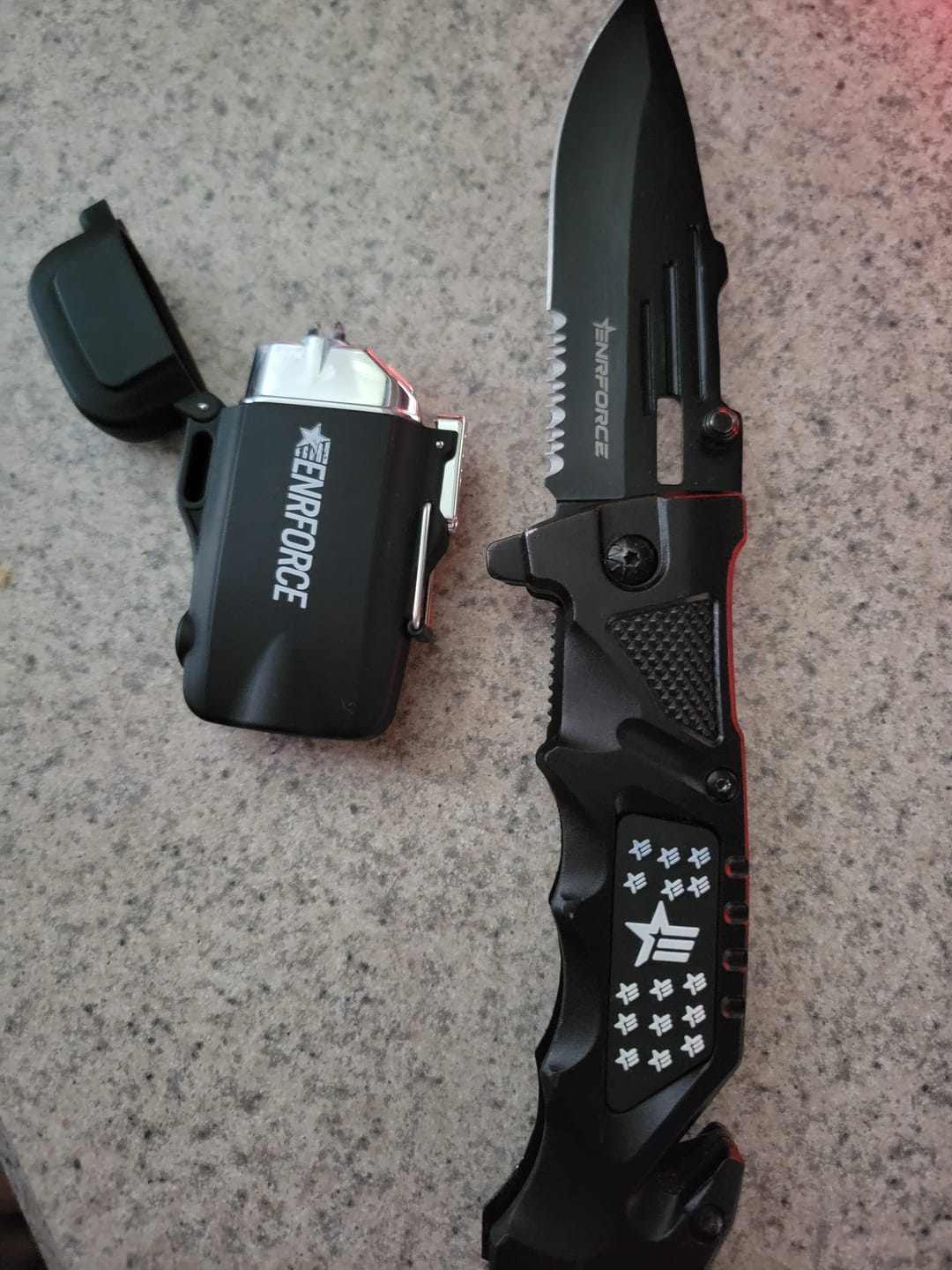 Customer photo review of Knife + Lighter Bundle