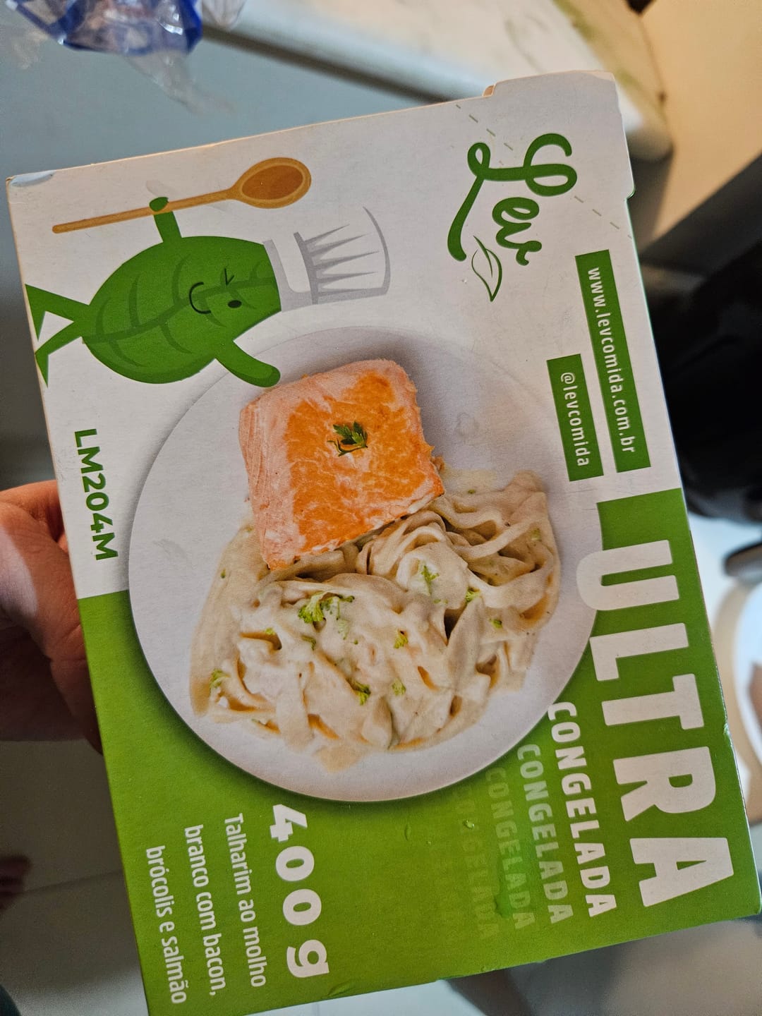 Customer photo review of Salmão Grelhado e Talharim ao Molho Branco com Bacon e Brócolis