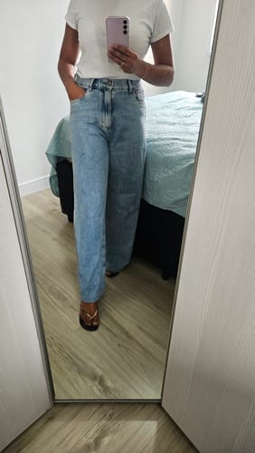 Caroline D. review of Calça Jeans Wide Leg Buriti Azul Claro image 1 out of 2