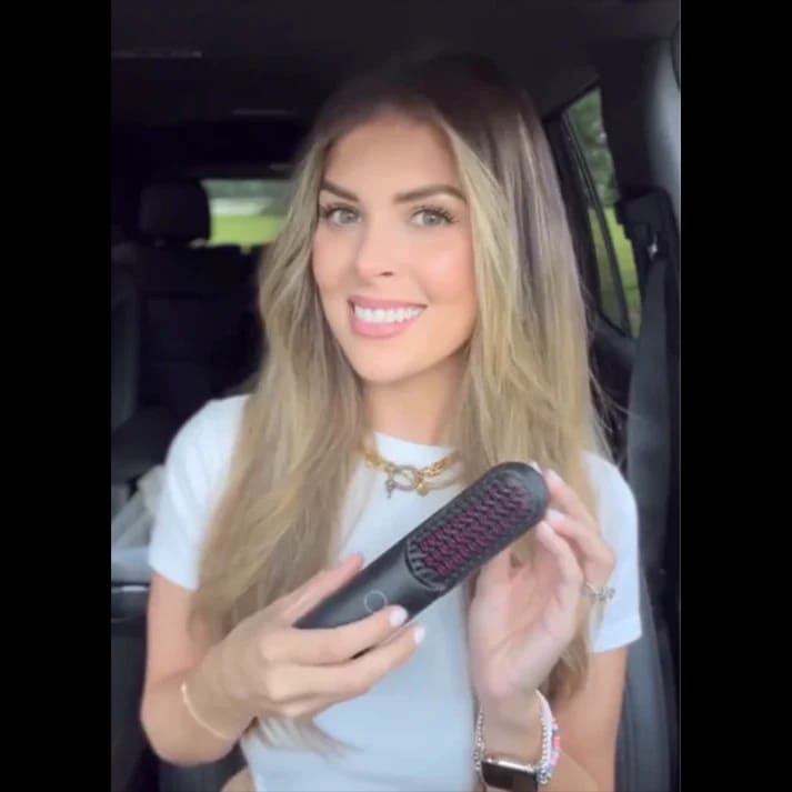 Customer photo review of LumoShine Brush® - Vielseitige Bürste für jeden Haarstyle
