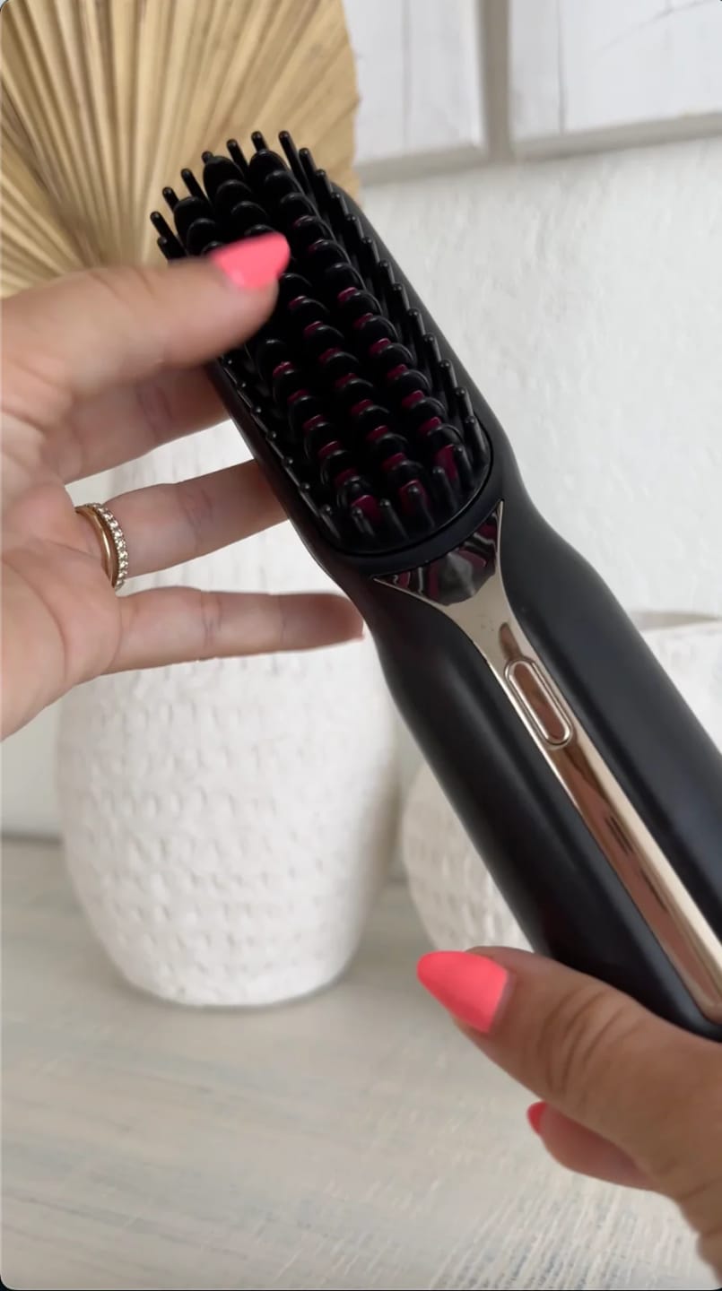 Customer photo review of LumoShine Brush® - Vielseitige Bürste für jeden Haarstyle