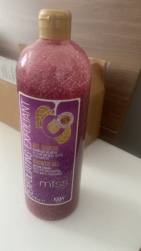 Customer photo review of Fair and White Miss White Beauty Exfoliating Shower Gel 940 ml