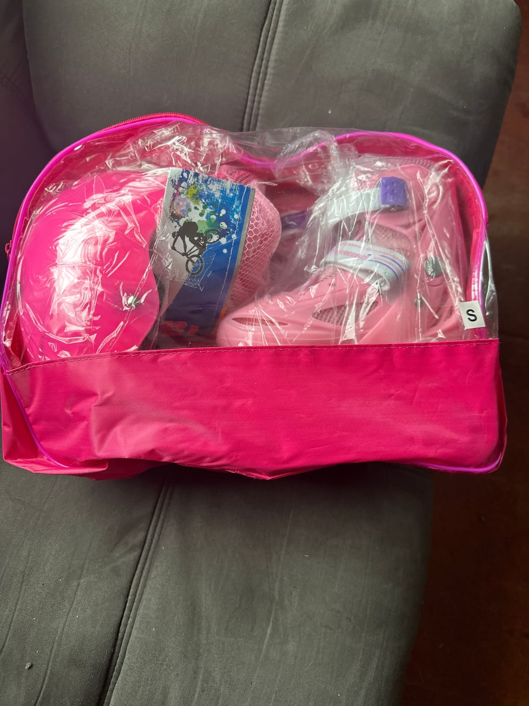 Customer photo review of Patin Rosa 4 Ruedas Ajustable + Set Protección Casco Urbano