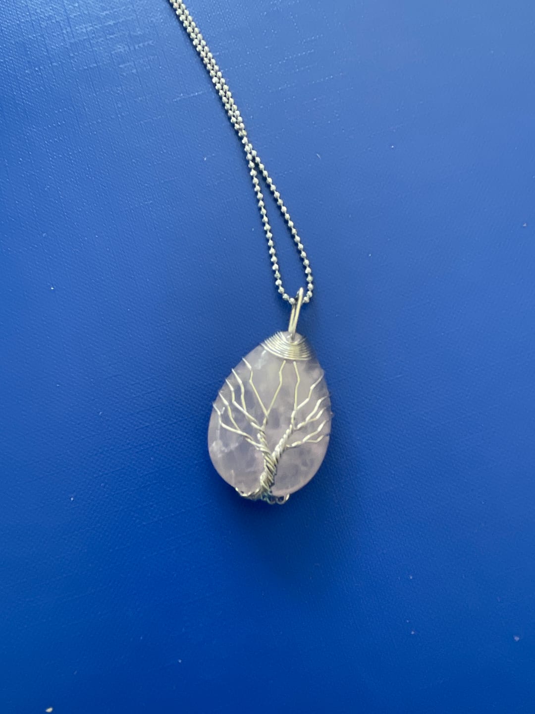 Customer photo review of Pendentif Arbre de Guérison en Pierre Naturelle